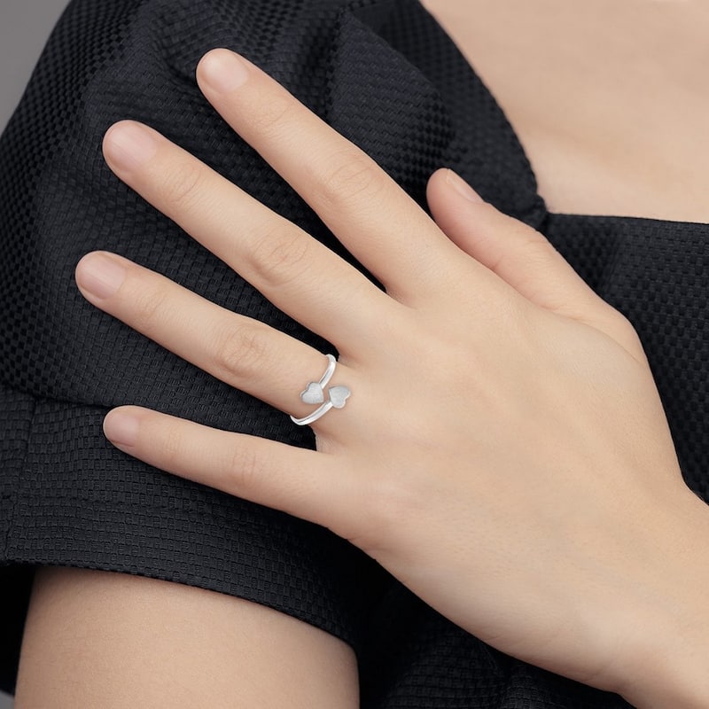 Curata 14 karat White Gold Satin Double Love Heart Adjustable Toe Ring (4mm)