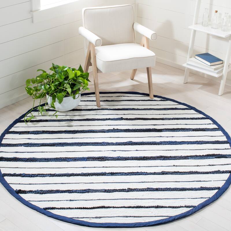 SAFAVIEH Handmade Montauk Satka Modern Stripe Rug - 6' Round - Navy/Ivory
