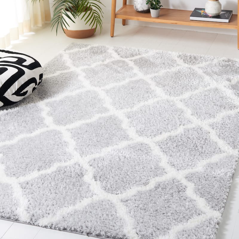 SAFAVIEH Tahoe Shag Etha Trellis 1.2-inch Thick Rug - 9' x 12' - Light Grey/White