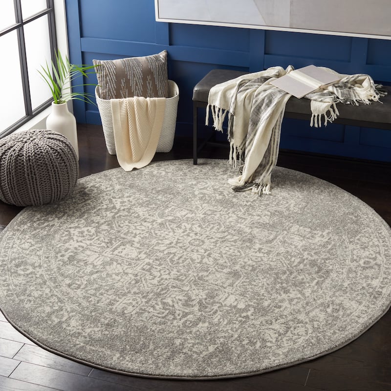 SAFAVIEH Evoke Quinn Vintage Distressed Rug - 6'7" Round - Silver/Ivory - Round