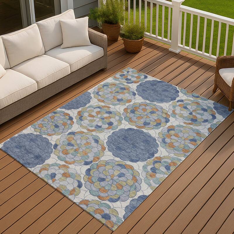 Machine Washable Indoor/ Outdoor Mosaic Cluster Chantille Rug