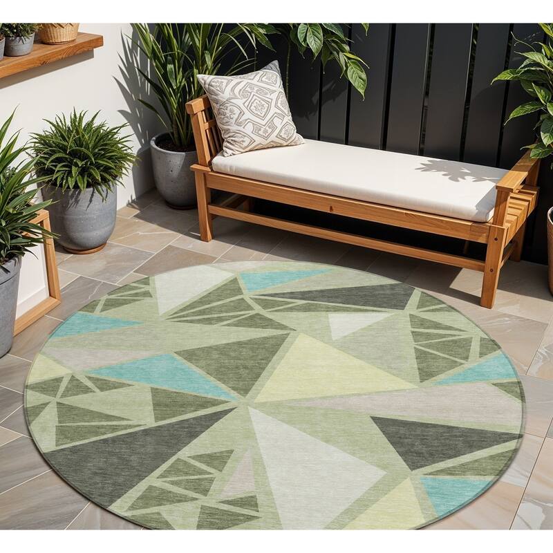 HomeRoots Geometric Transitional Rectangle Outdoor Rug - 8' Round
