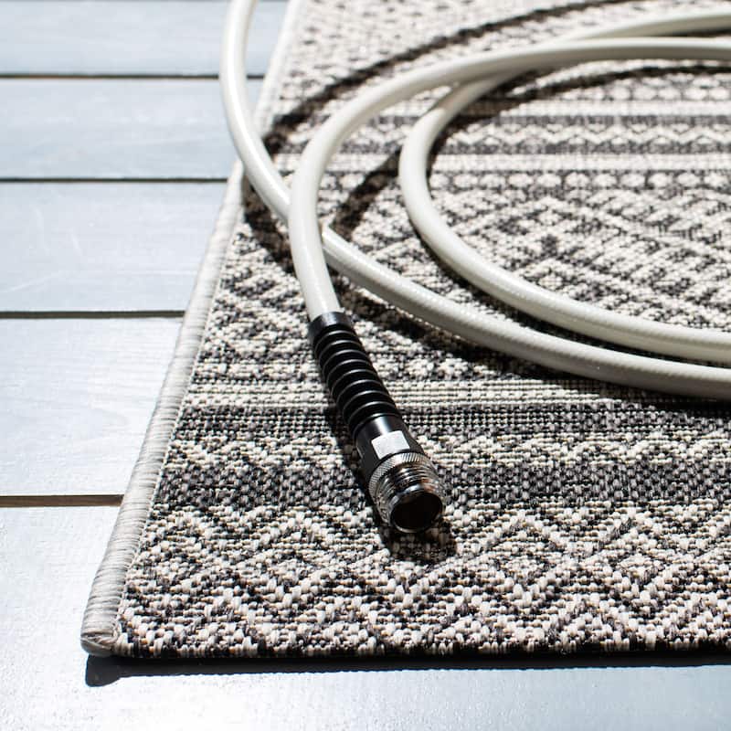 SAFAVIEH Courtyard Gunita Indoor/ Outdoor Waterproof Patio Backyard Rug