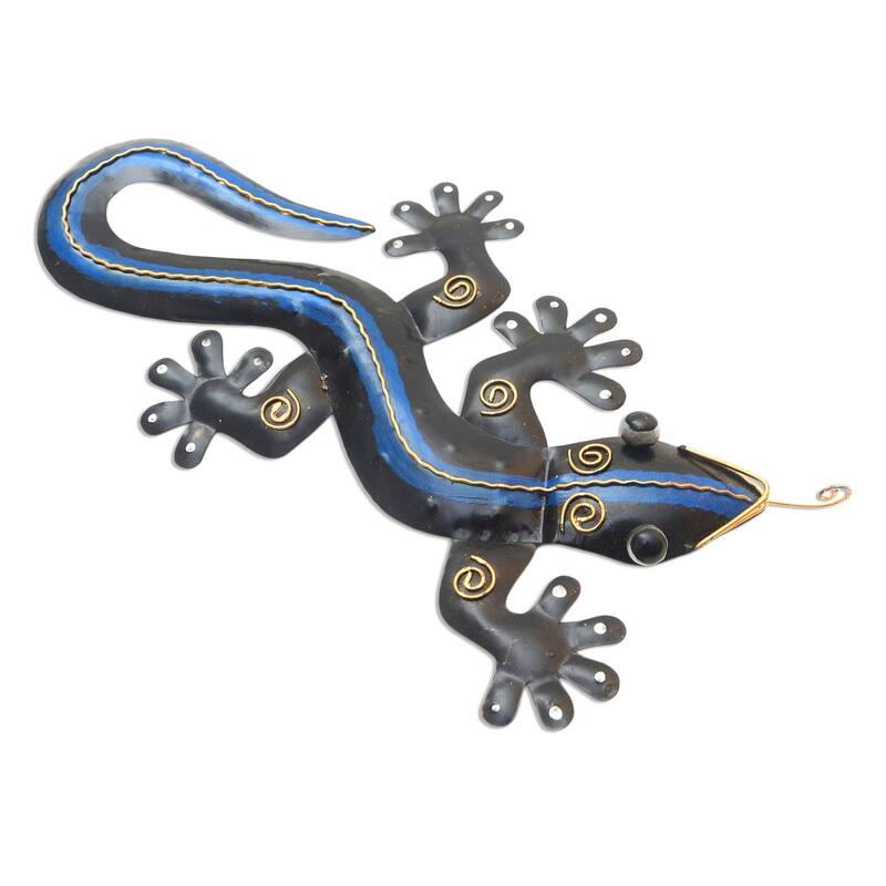 Metal wall art, 'Hunting Gecko'