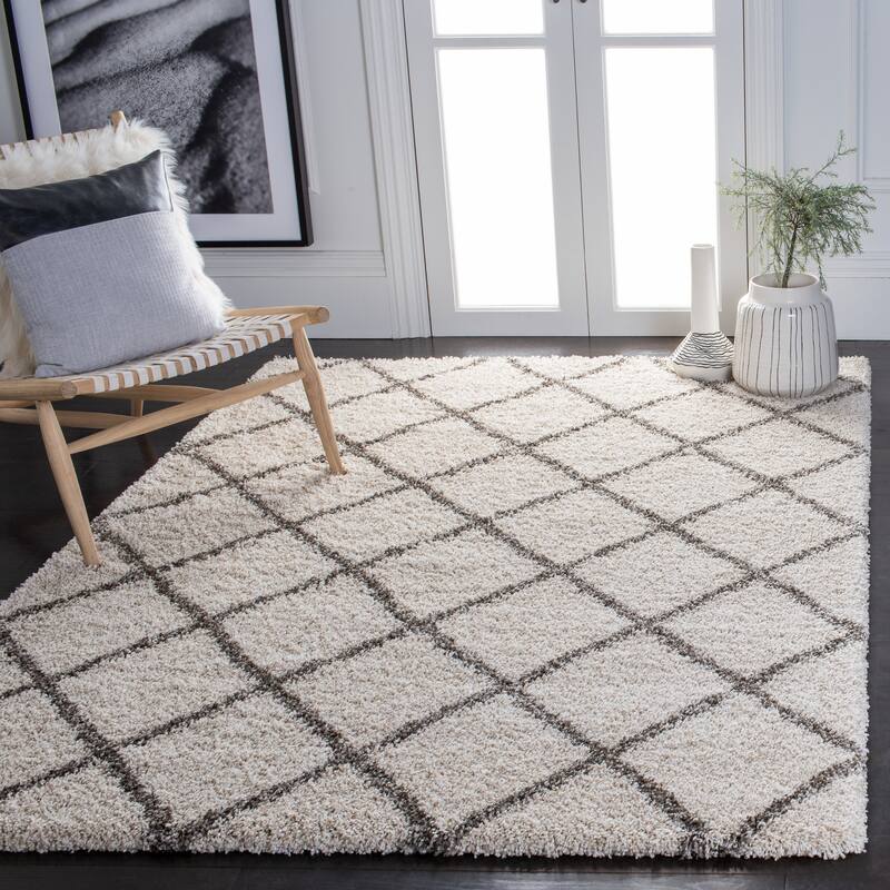 SAFAVIEH Hudson Shag Sherree Trellis 2-inch Thick Rug - 4' x 6' - Ivory/Grey