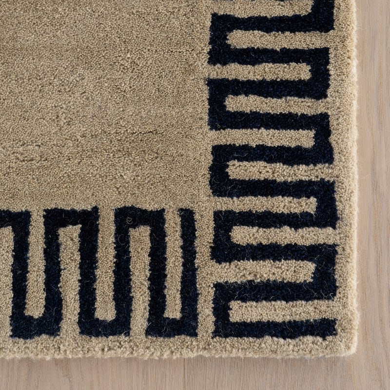 Nuloom Renata Fleuron Bordered Wool Rug