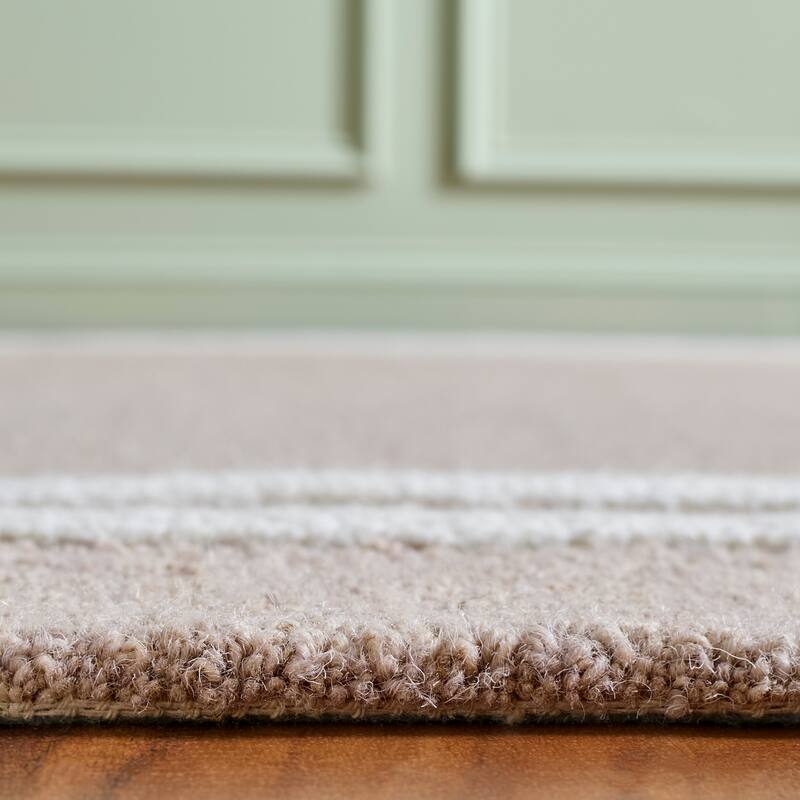 Martha Stewart by SAFAVIEH Handmade Fulgenzia Wool Rug