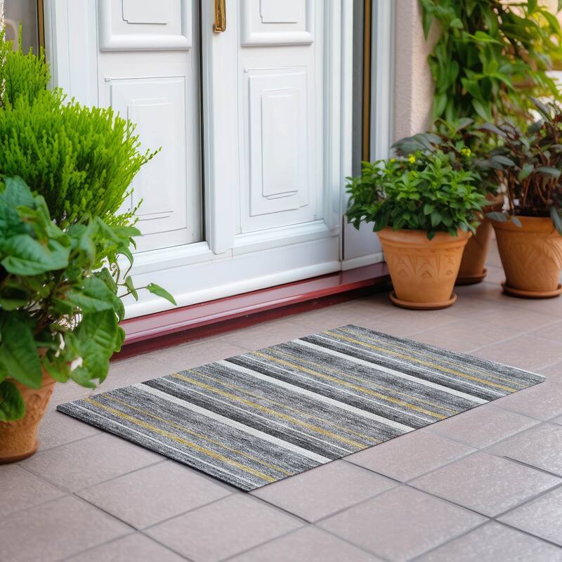 Machine Washable Indoor/ Outdoor Chantille Contemporary Stripes Rug - Gray - 1'8" x 2'6"