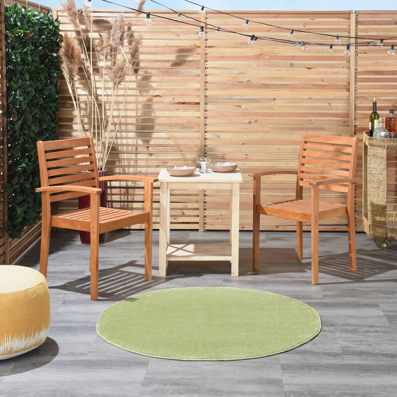 Nourison Essentials Solid Contemporary Indoor/Outdoor Area Rug - 4' Round - Green
