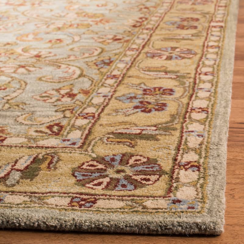 SAFAVIEH Handmade Classic Souheir Traditional Oriental Wool Rug - 2'3" x 4' - Light Green/Gold