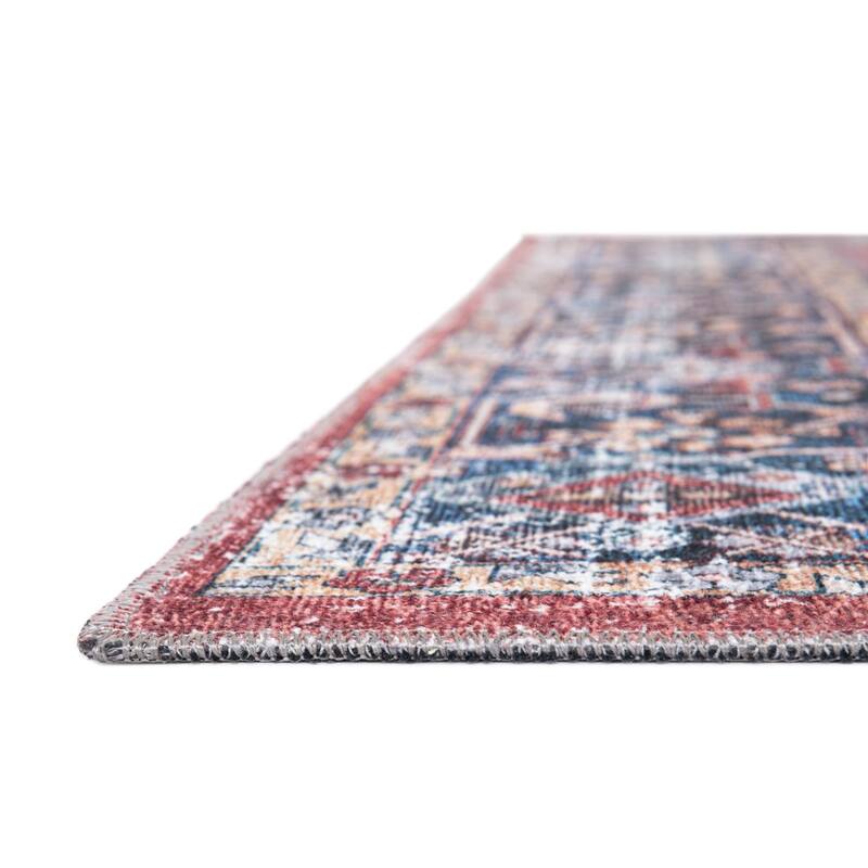 Traditional Tira Collection Area Rug