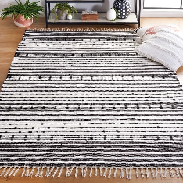 Manon Rug SAFAVIEH Handmade Striped Kilim Manon Cotton Rug - Bed Bath & Beyond ...