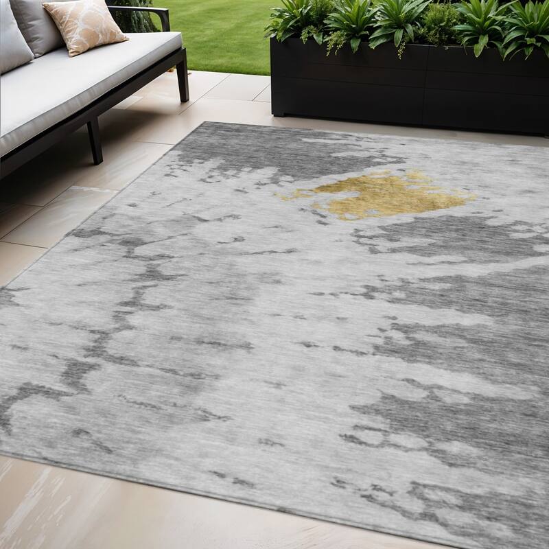 HomeRoots Abstract Transitional Rectangle Outdoor Rug - 5' X 8'