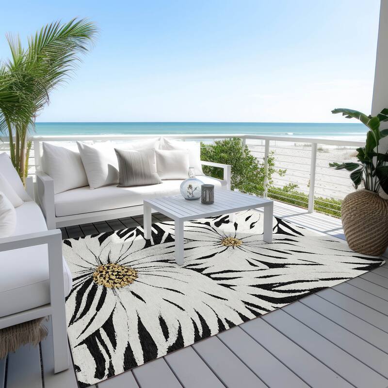 Machine Washable Indoor/ Outdoor Floral Chantille Rug