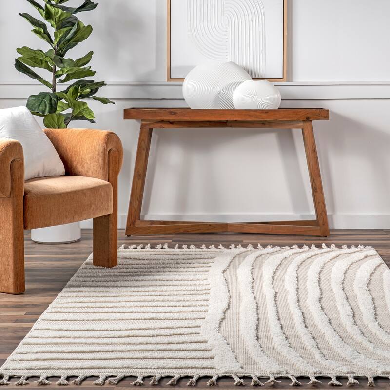 Nuloom Ianthe Abstract Stripes High-Low Tasseled Area Rug