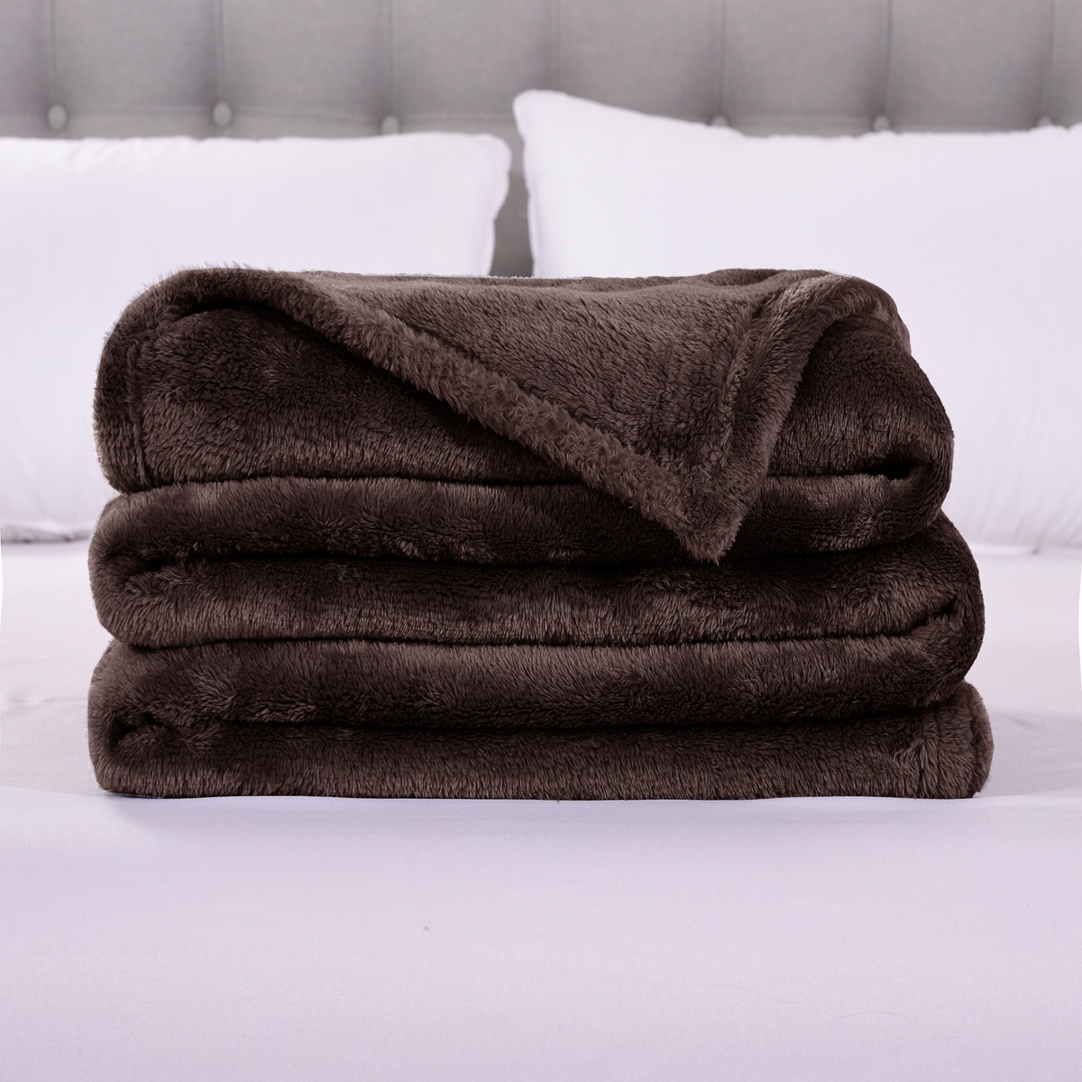 Luxury Soft Flannel Fleece Blanket for All Seasons  -image