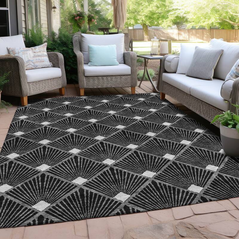 Machine Washable Indoor/ Outdoor Chantille Modern Shells Rug - Black - 8' x 10'