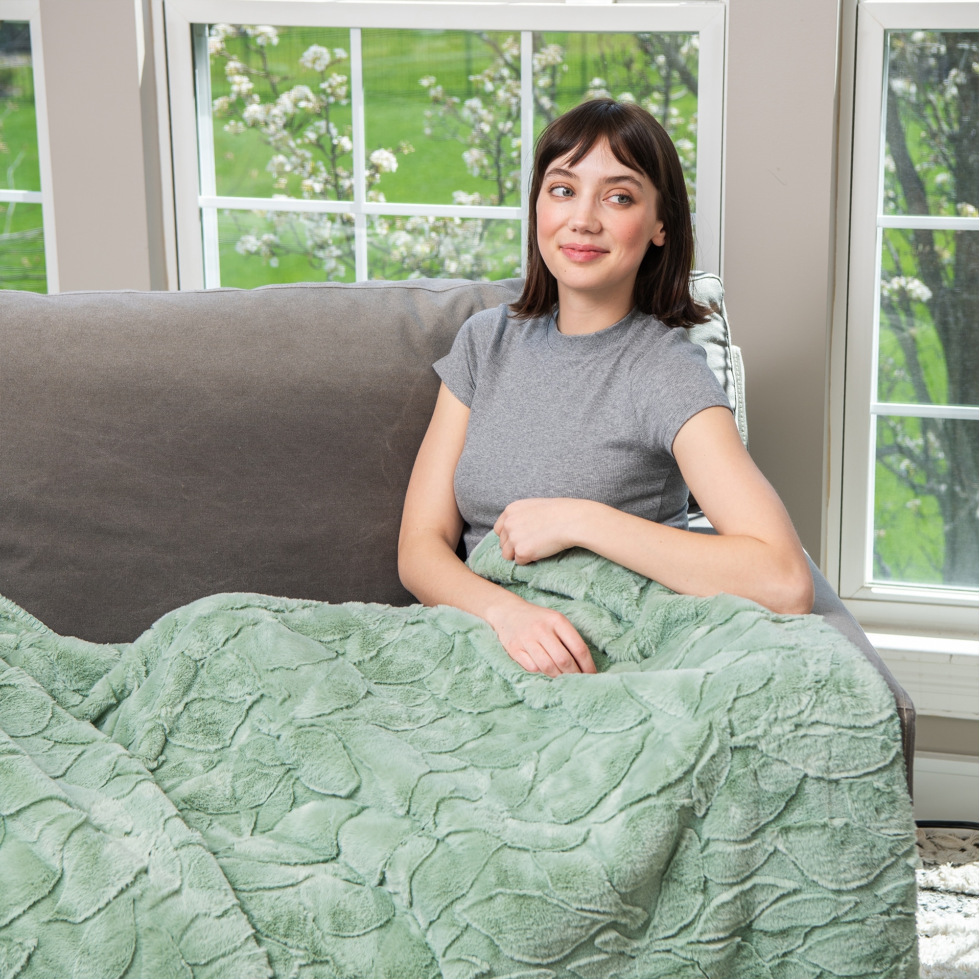 HGTV Glam Jacquard Throw Blanket, Polyester Faux Fur Micro Mink