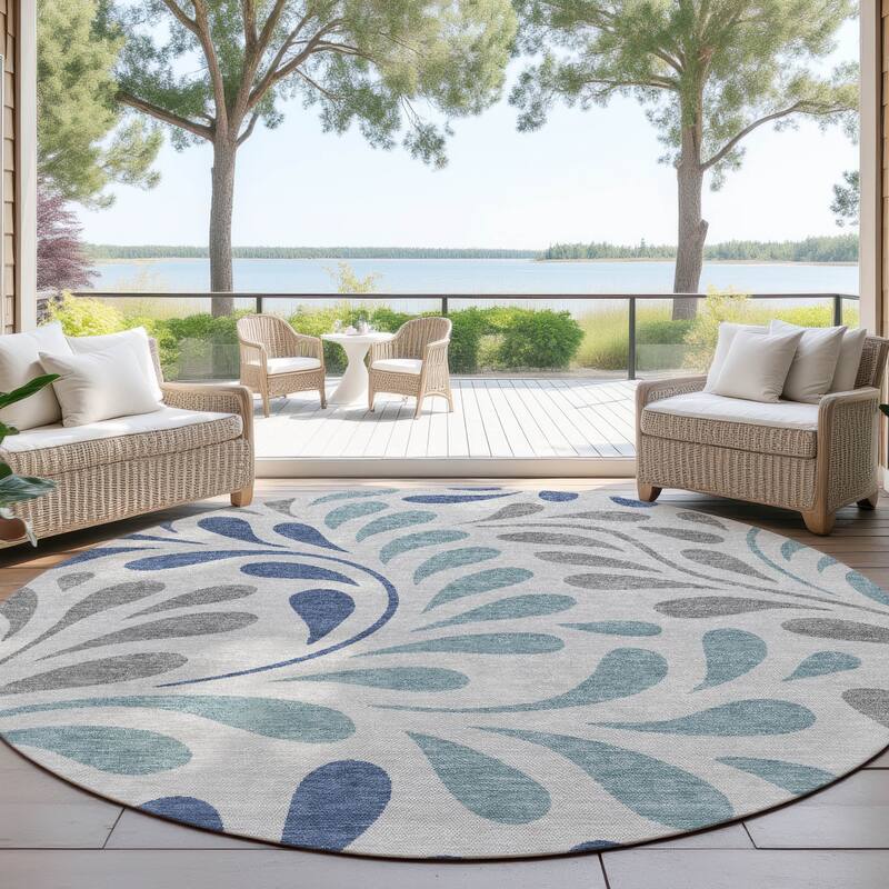 Machine Washable Indoor/ Outdoor Floral Arabesque Chantille Rug - Silver - 8' x 8'