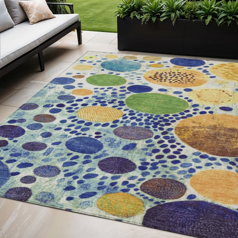 HomeRoots Geometric Transitional Rectangle Outdoor Rug - 5' X 8'