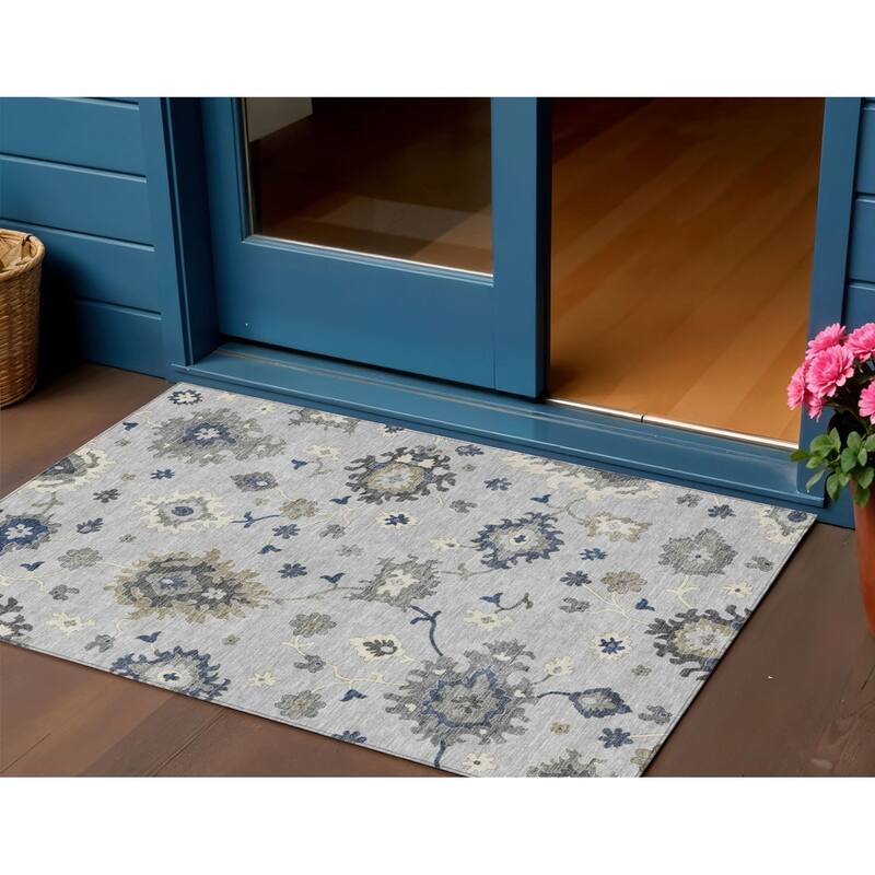 HomeRoots Floral Traditional Rectangle Outdoor Rug - 3' x 5'