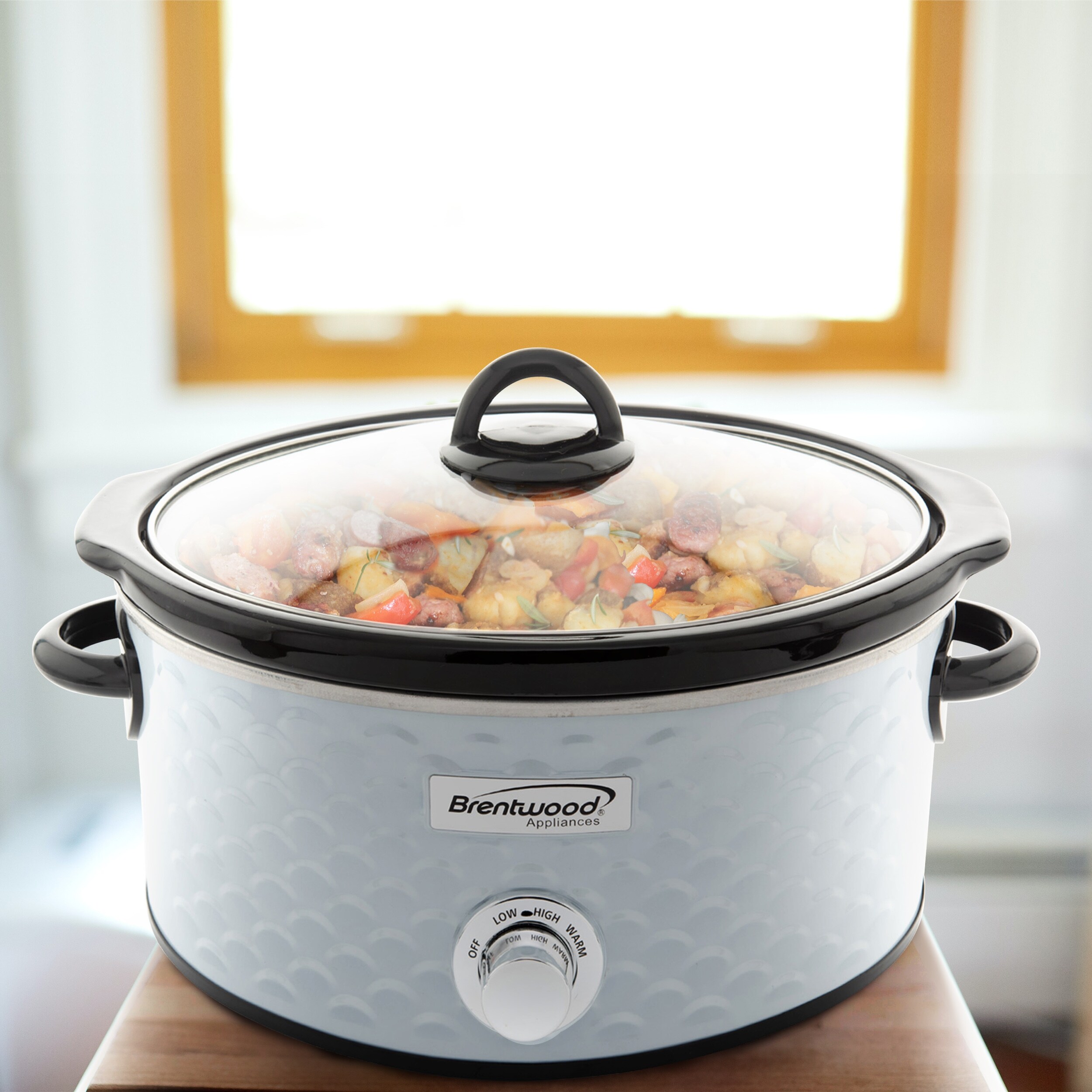 Brentwood Scallop Pattern 4.5 Quart Slow Cooker - On Sale - Bed