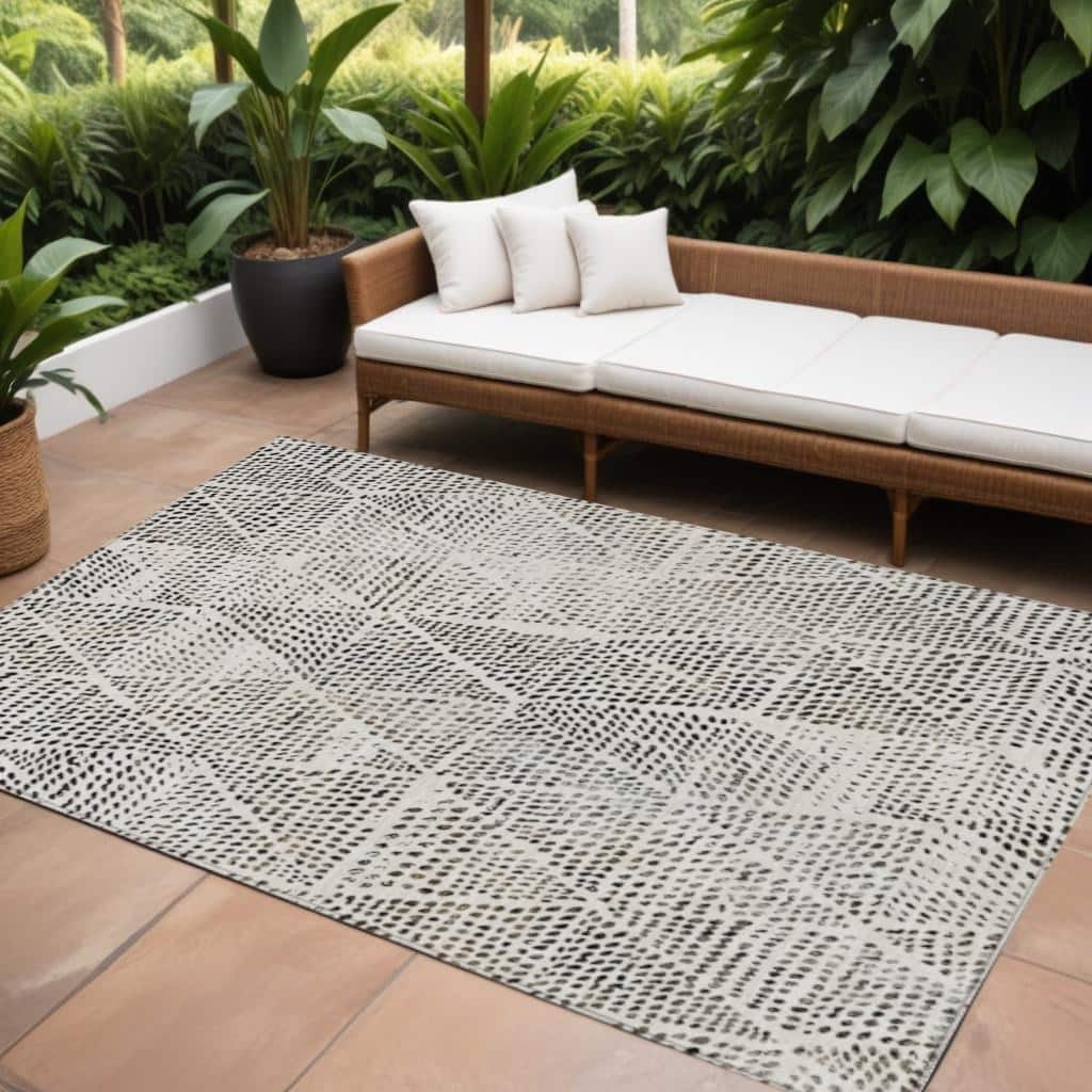 HomeRoots Geometric Transitional Rectangle Outdoor Rug