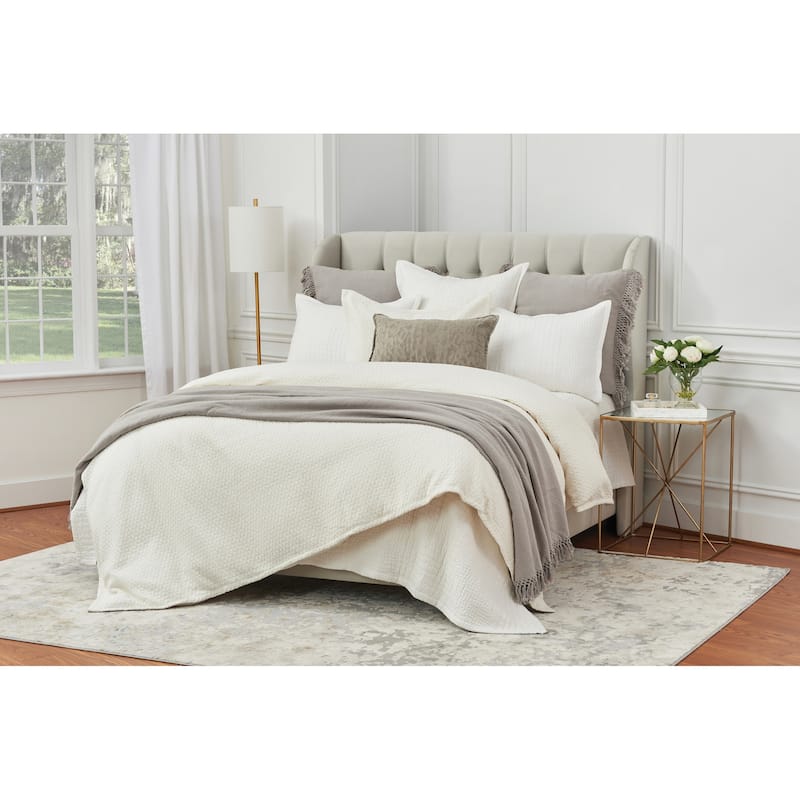 Willa Ivory Queen Quilt