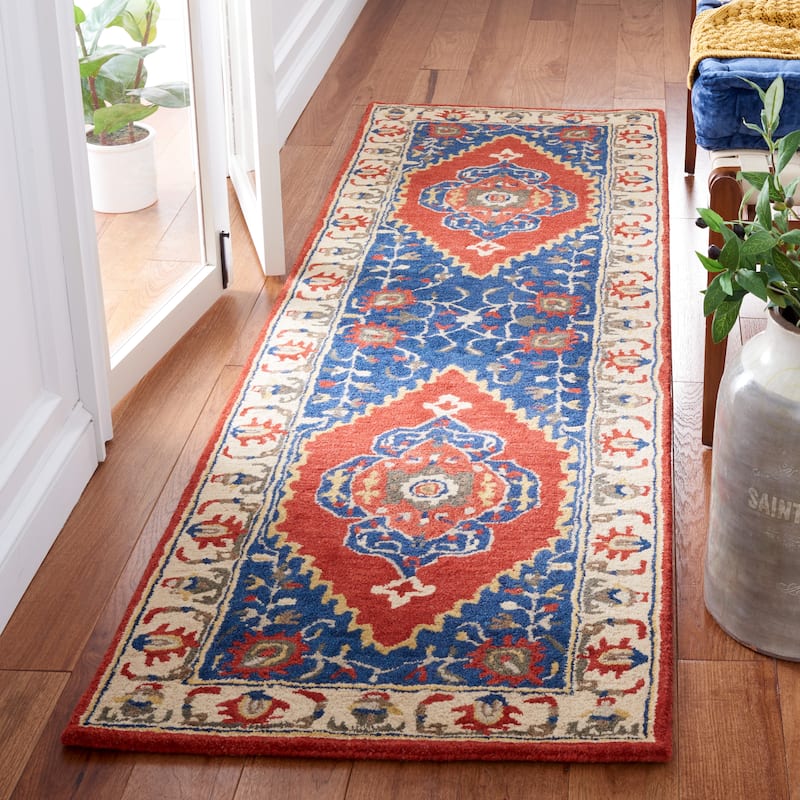 SAFAVIEH Handmade Antiquity Pervenche Traditional Wool Rug - 2'3" x 8' Runner - Rust/Ivory
