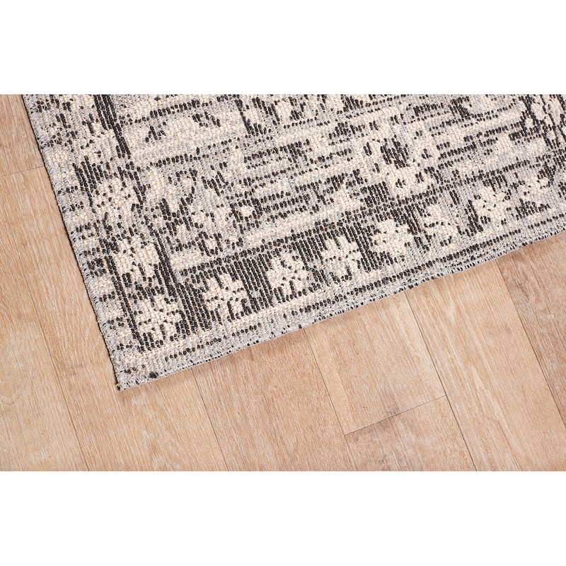 Terra by Obeetee Canyon Heriz Gray Rug - 2' x 3'