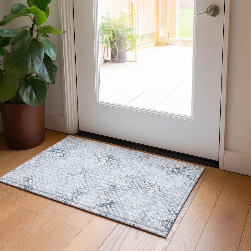 Machine Washable Indoor/ Outdoor Chantille Distressed Trellis Rug