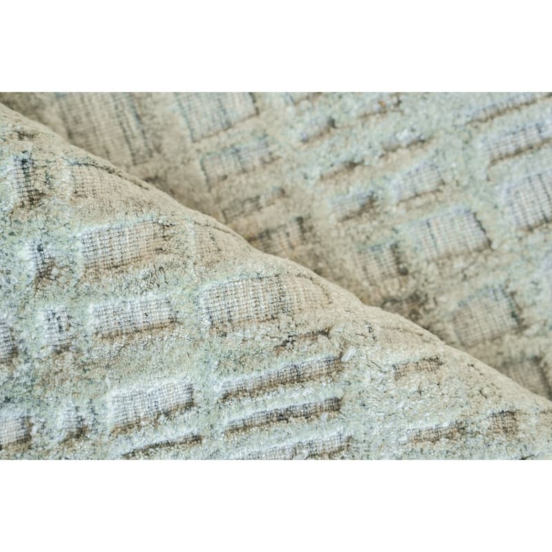 EXQUISITE RUGS Crescendo Hand-loomed Bamboo Silk Beige Area Rug.