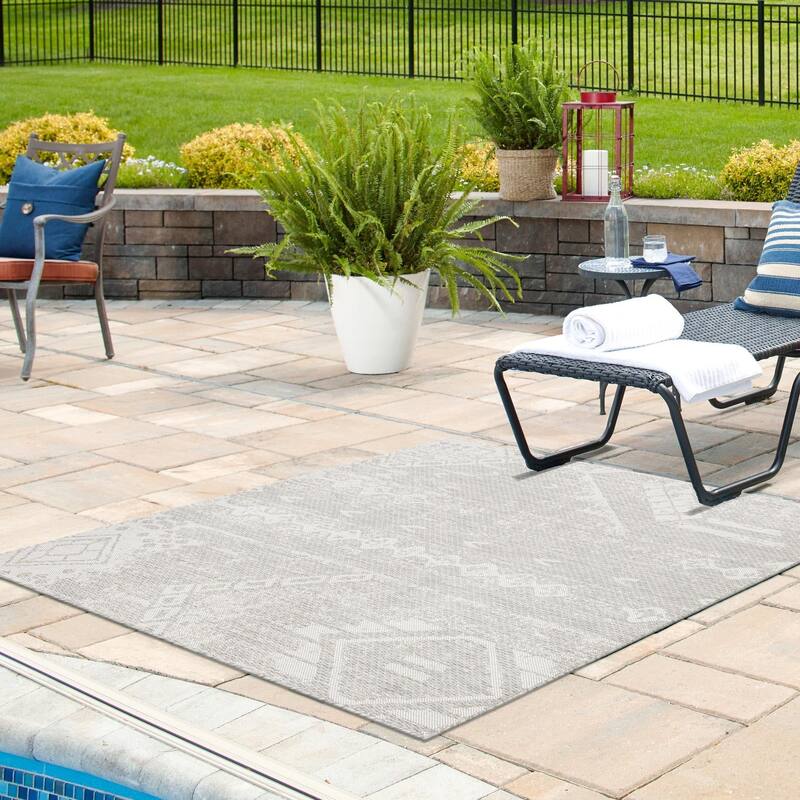 Outdoor Ogooplario Collection Area Rug