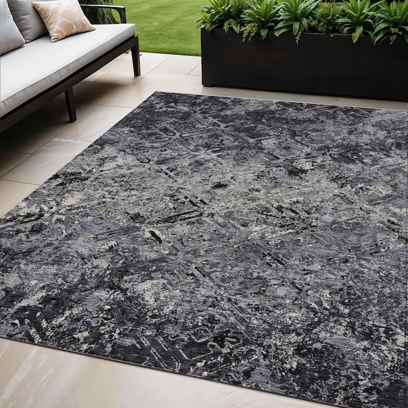 HomeRoots Geometric Transitional Rectangle Outdoor Rug - 5' X 8'