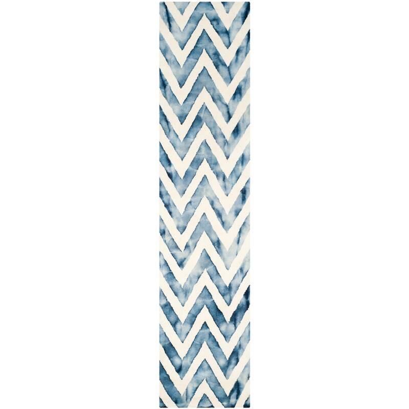 SAFAVIEH Dip Dye Erkhild Hand-tufted Wool Chevron Area Rug