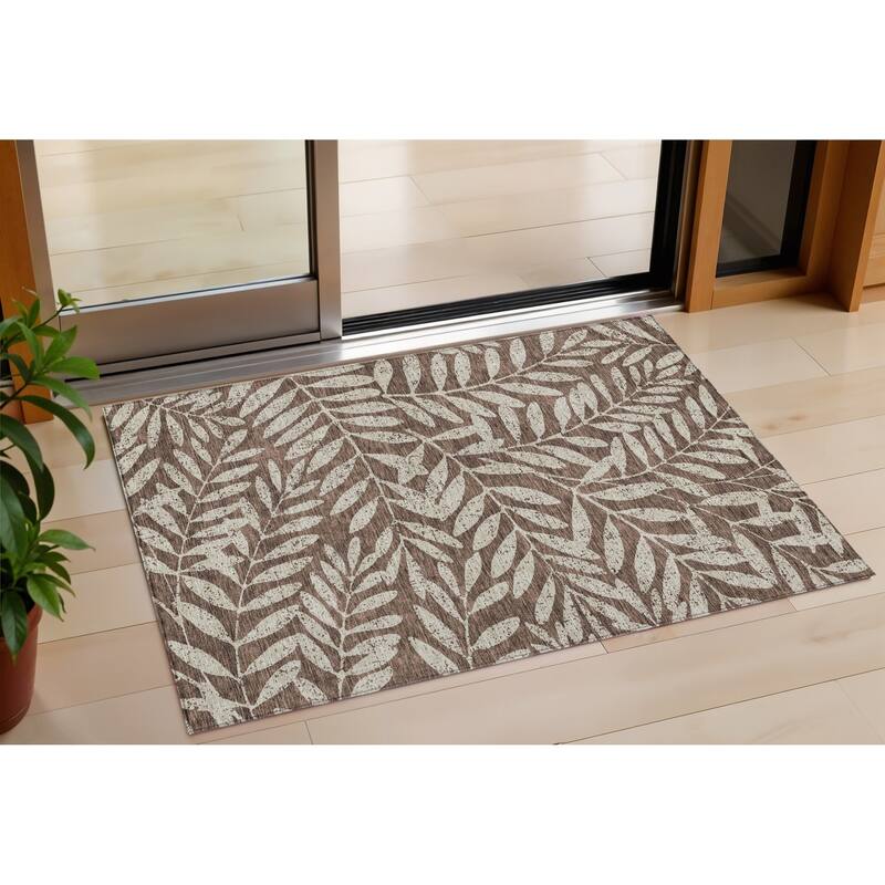 HomeRoots Floral Transitional Rectangle Outdoor Rug - 3' x 5'