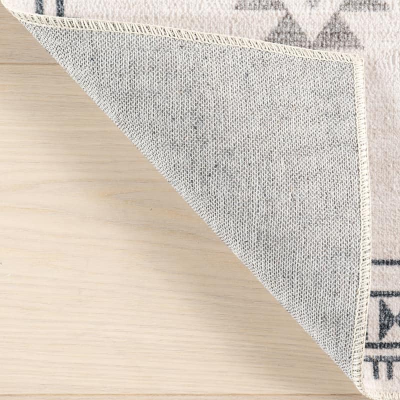 Nuloom Shenai SplashGuard Machine Washable Area Rug