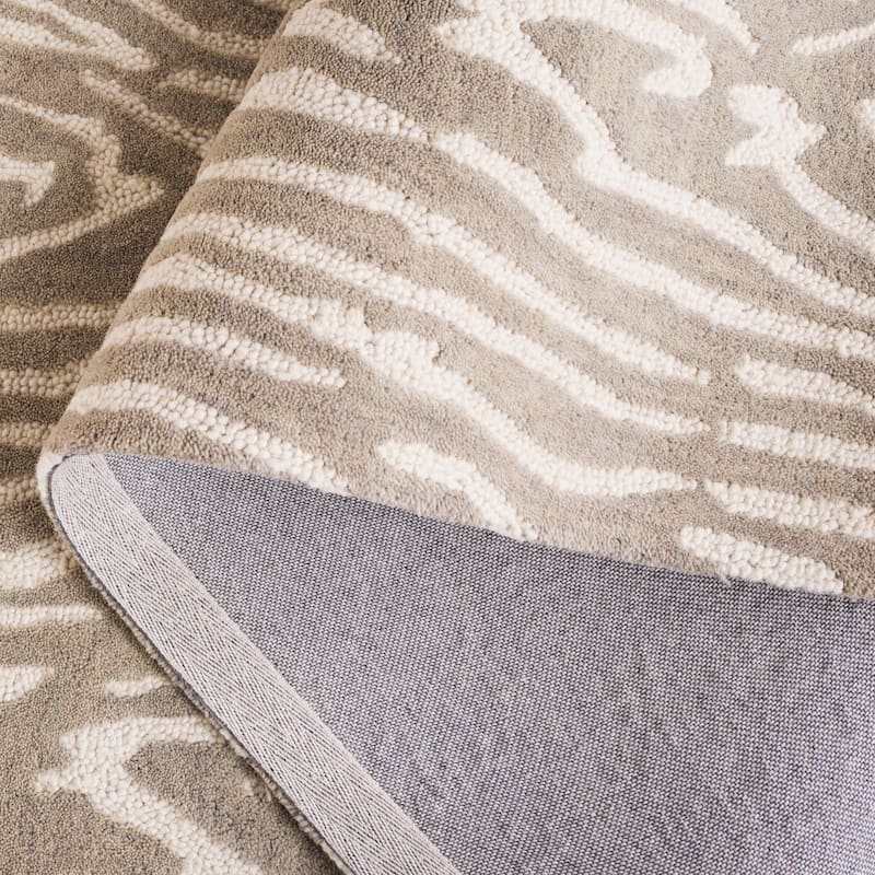 SAFAVIEH Handmade Ebony Thouraya Modern & Contemporary Wool Rug