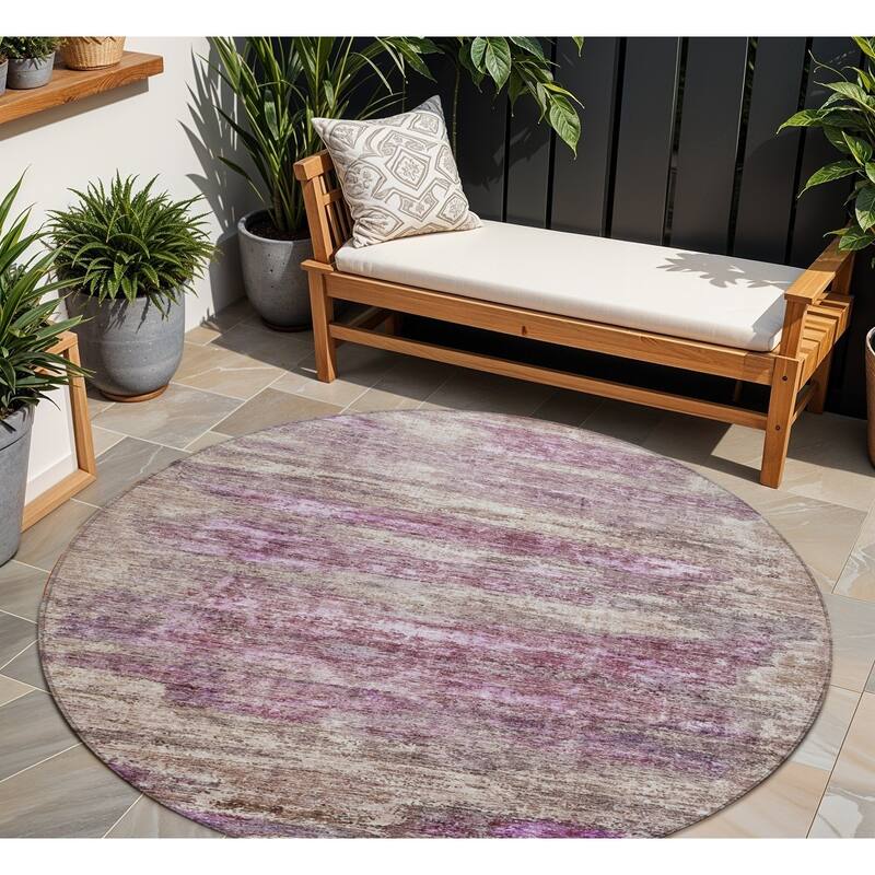 HomeRoots Abstract Transitional Rectangle Outdoor Rug - 8' Round