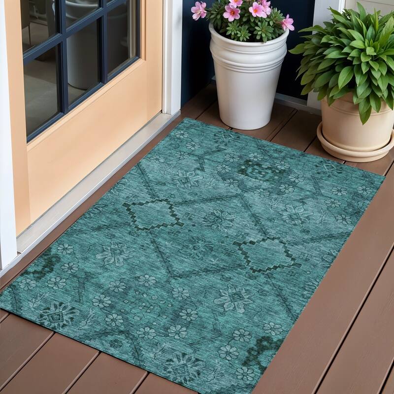 HomeRoots Floral Transitional Rectangle Outdoor Rug - 3' x 5'