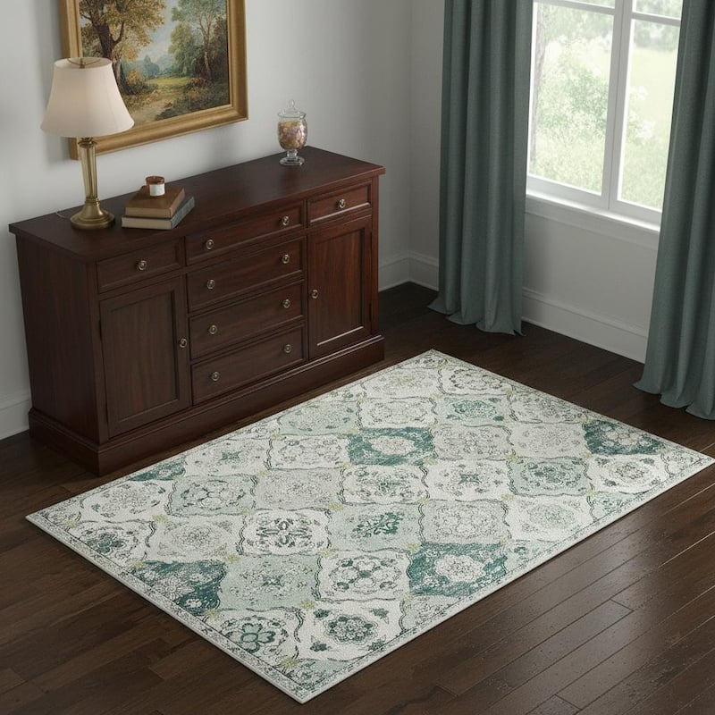 HomeRoots Tropical Floral Traditional Rectangle Area Rug - 4' X 6' - 4' X 6'
