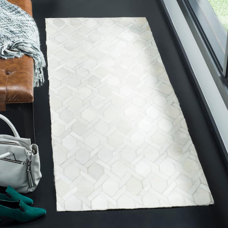 SAFAVIEH Studio Adolfina Handmade Leather Rug - 2'3" x 7' Runner - Ivory