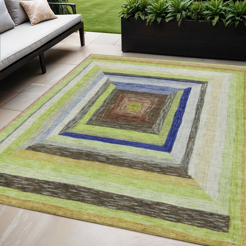 HomeRoots Geometric Transitional Rectangle Outdoor Rug - 5' X 8'