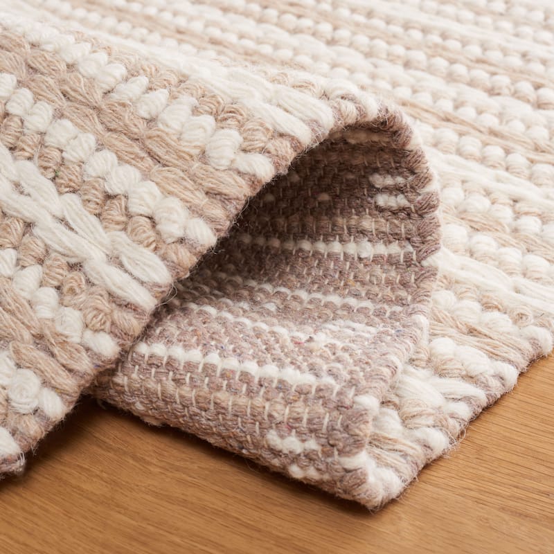 SAFAVIEH Handmade Natura Minne Fringe Wool Rug