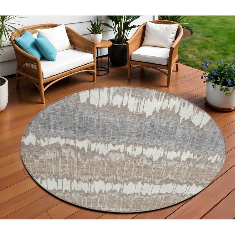 HomeRoots Striped Transitional Rectangle Outdoor Rug - 8' Round