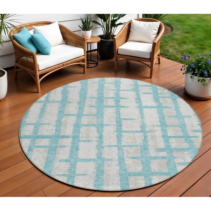 HomeRoots Striped Transitional Rectangle Outdoor Rug - 8' Round