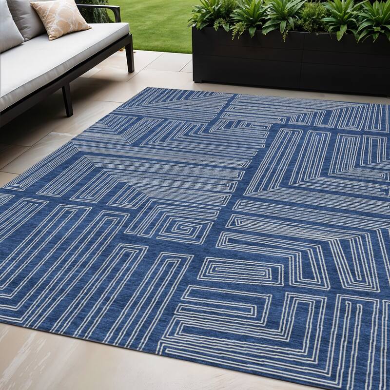 HomeRoots Geometric Transitional Rectangle Outdoor Rug - 5' X 8'