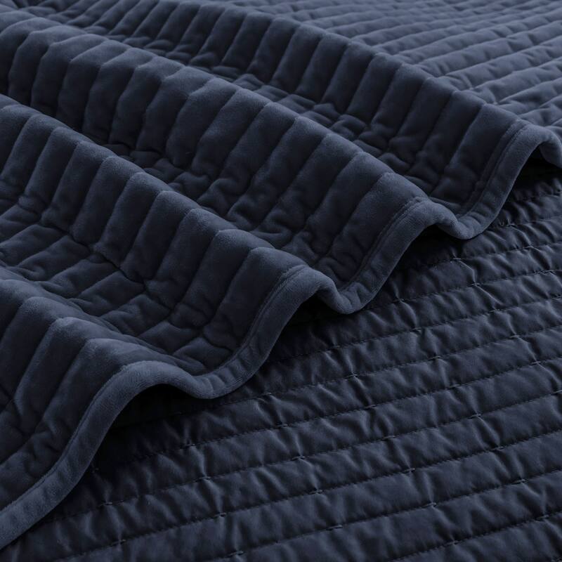 Wonderful Velvet 3 Piece Quilt Set