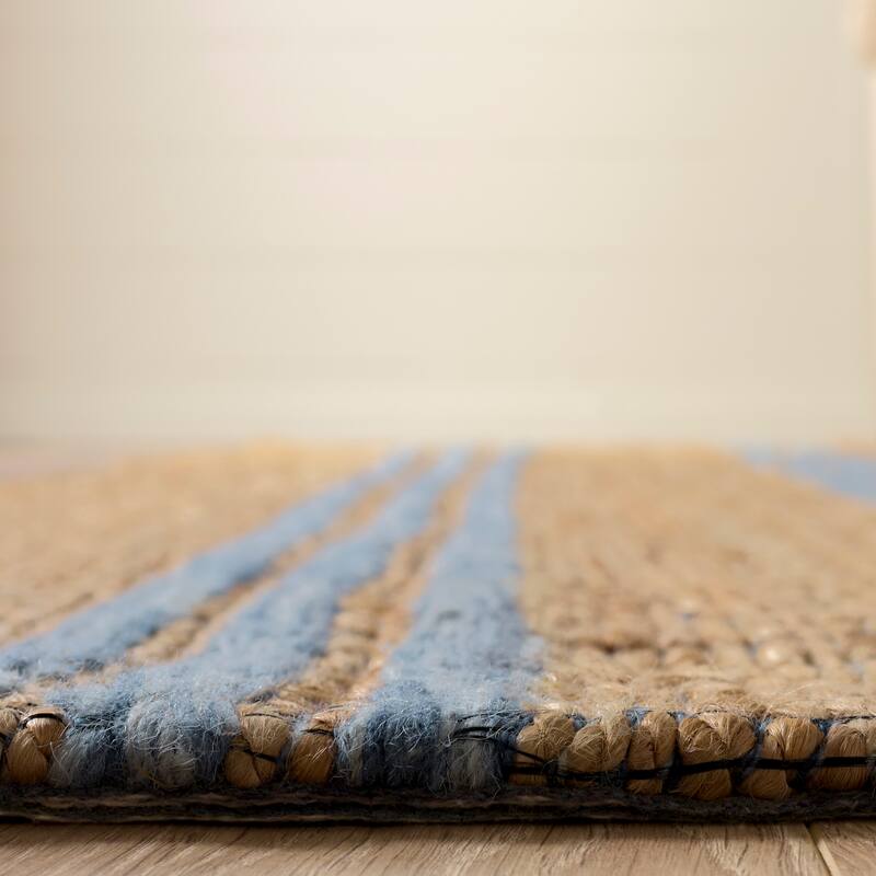 Martha Stewart by SAFAVIEH Handmade Friedhilde Jute Rug