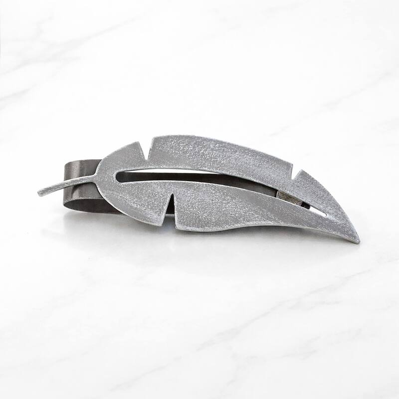 Metal Feather Tieback With Magnet Plume Black - 6.8"L x 2"W x 1"D